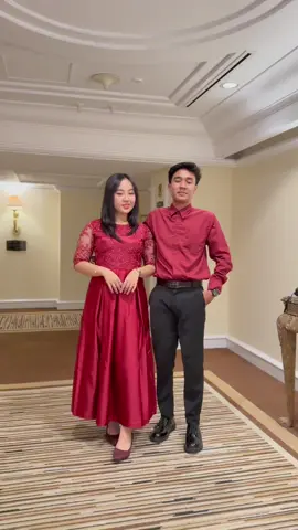 Natal makin meriah kalau serasi. Outfit couple ready dipakai buat semua momen spesial🎄✨#dressnatal #SayaFashion #ootdcouple #kemejapria #dressmewahmurah 
