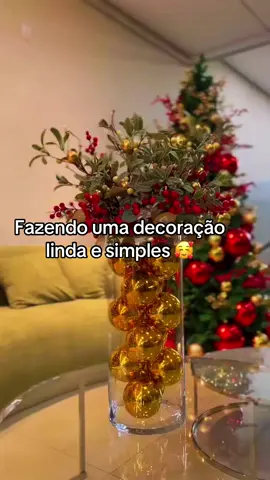 Gente, compartilho aqui uma DECORAÇÃO de Natal simples e linda para enfeitar sua sala 🥰 Vou deixar o link dos itens tubo de vidro e bolas coloridas natalinas nos comentários, tem na Shopee e bem baratinho 🤑   #decoracaodenatal #shopee #baratinho #enfeitedenatal #acheidesconto 