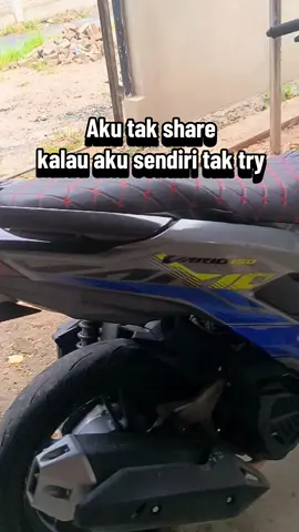 seat cover moto ni memang terbaik.. tebal, waterproff tahan lasak..anti cakar..#seat #seatmoto #kusyen #motorcycle  wajib try .