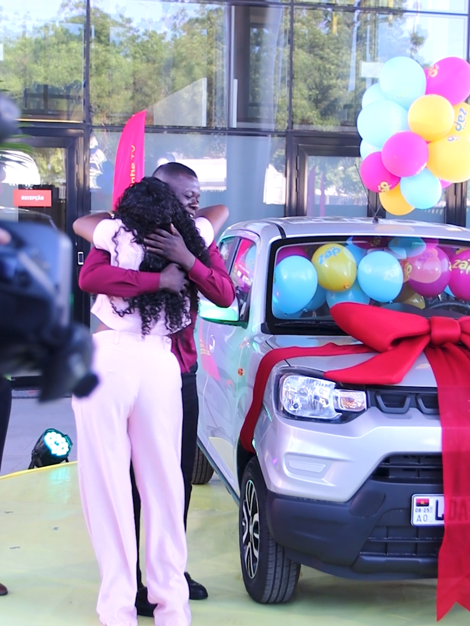 A celebração dos 15 anos da ZAP continua a trazer emoções fortes e prémios imperdíveis! 🚗✨ E ainda há muito mais por vir! Mantenha a sua ZAP activa e fique na corrida. O próximo grande momento pode ser o seu! 📡 #ZAPMinhaTV #ZAPFibra #ZAP15Anos #Prémios #CampanhaPromocionalZAP