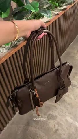 Tas cemplang cemplung hihihi muat banyak bgt 🤎✨ #taswanita #shoulderbag #fyppppppppppppppppppppppp 