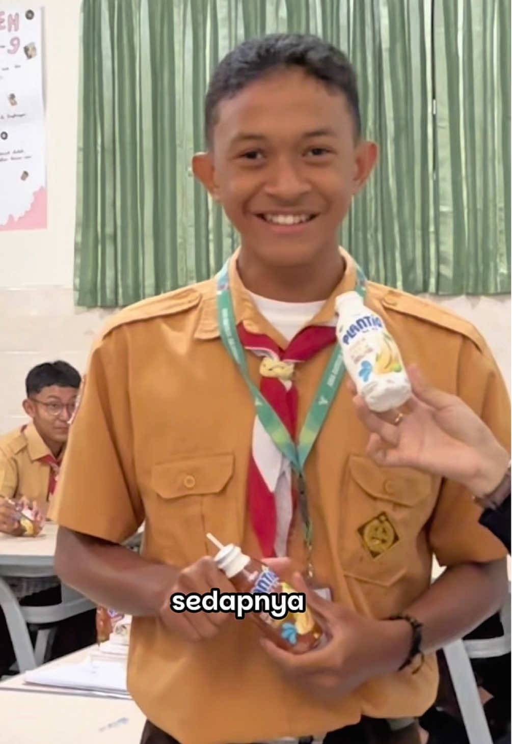 Nothing beats genuine Gen Z reactions, thanks @Smakara Makassar students for the real PLANTIQ review 🎒✨ PLANTIQ is The Creamiest Plant-based Milk & Indonesia’s 1st Cashew Milk😎🥛 - Creamy, delicious, lactose-free, dairy-free, plant based, vegan and proudly supports local farmers. Susu Kacang Mede - Susu Mede #PLANTIQ #PlantiqCashewMilk #SusuPlantBasedPalingCreamy #CashewMilk #SusuKacangMede 