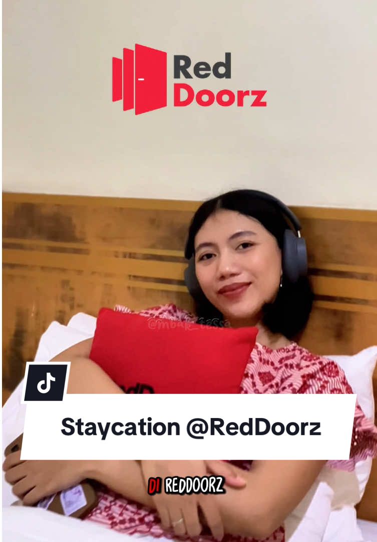 Halo RedTravelers! 👋 Kalau kalian lagi cari penginapan nyaman di Purwokerto, RedDoorz Near Rita Supermall 2 ini wajib masuk list! Nggak heran jadi salah satu properti teratas dan reviewnya bintang 5 ⭐️ Tempatnya bersih, wangi, suasananya nyaman banget — cocok buat short trip, kerja, atau sekadar healing tipis-tipis di kota. Pesennya juga gampang banget! Tinggal buka aplikasi RedDoorz, pilih tanggal stay, dan masukin kode YUKNGINEP buat dapet diskon tambahan 💥 🎯 Yuk, langsung booking sekarang sebelum kamarnya penuh! @RedDoorz Indonesia  #RedTravelers #BukaSemuaPintu #RedDoorz #reddoorzindonesia #fyp 