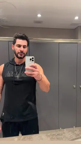 ‏الاذي مجاش  غير من اللي كنا واثقين فيهم كامل الثقه...👌#الدنيا 