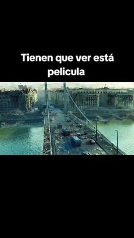 Millie Bobby brown carrying her baby with Noah #steangerthings #milliebobbybrown #noahschnapp #corinthiahotel