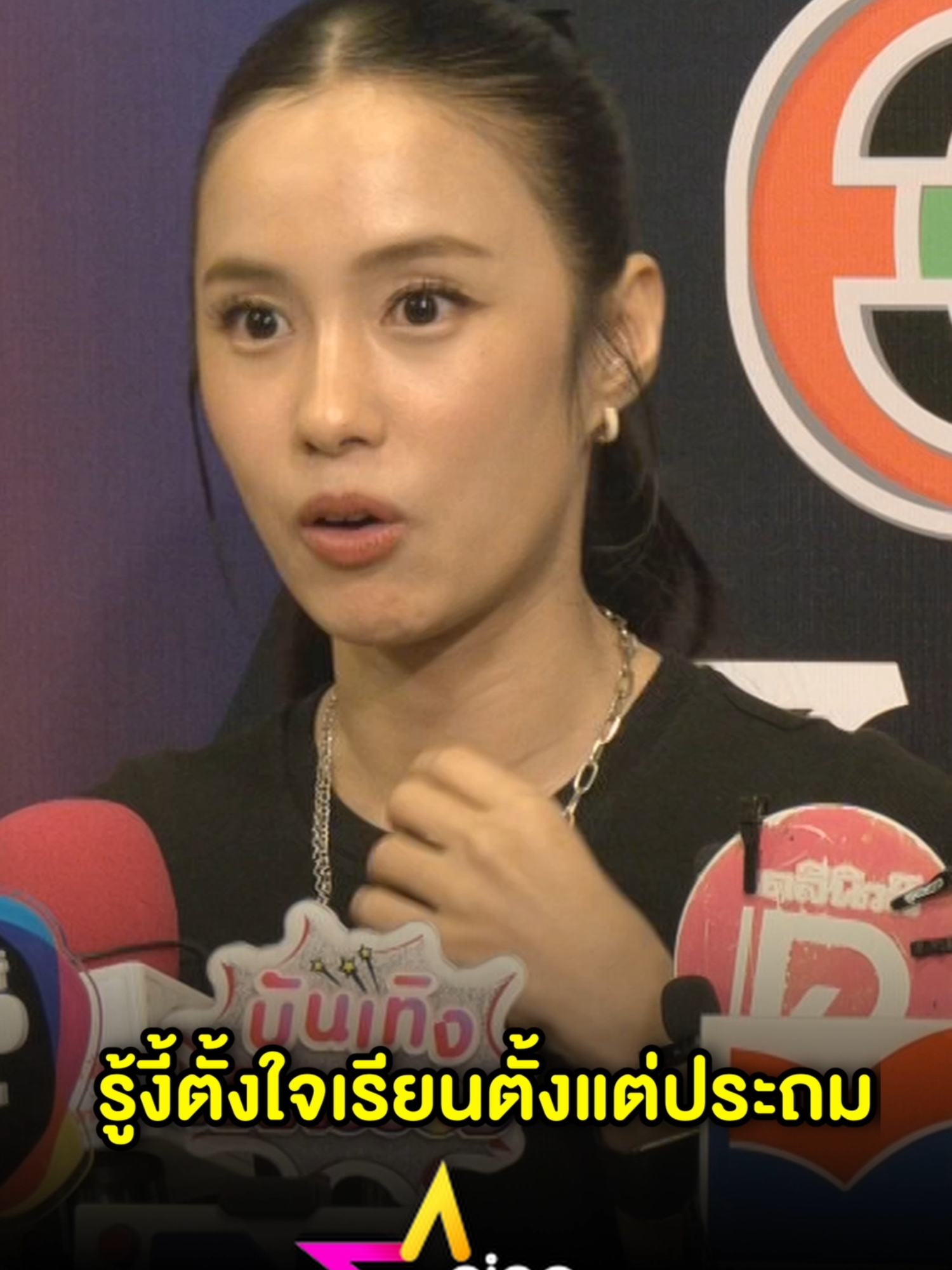 #เก๋ไก๋สไลเดอร์ ลงคอร์สอัปสกิลภาษาอังกฤษ หลังเห็นว่าเป็นสิ่งสำคัญในการสื่อสาร เจ้าตัว แซวฮา ถ้ารู้ว่าโตมามีแฟนต่างชาติ จะตั้งใจเรียนภาษาตั้งแต่ประถมเลยค๊าาา😆 (คลิป) . . . #เก๋ไก๋ #เก๋ไก๋ณัฐธิชา #อาร์บี #แฟนต่างชาติ #ภาษาอังกฤษ