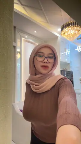 hujan enak nya?🫣  #hijab #pulen#cantik #promomakanharian 