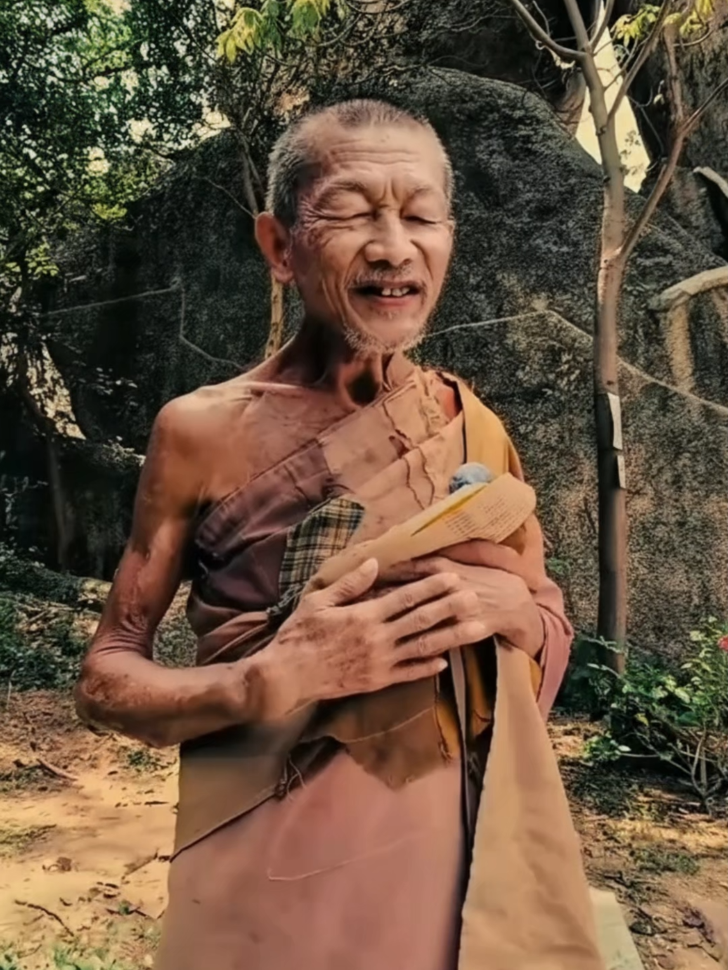 Bạn có tin vào luân hồi và tiền kiếp không? Liệu con người có thể nhớ lại những gì đã xảy ra ở kiếp trước? Hãy lắng nghe lời giải đáp vô cùng thú vị từ Sư Ông. Ngài giải thích rằng: ✨ Phàm nhân khi tái sinh thường sẽ quên hết tiền kiếp. ✨ Nhưng những ai từng tu tập thiền định, đặc biệt là những người từng sinh ra ở cõi trời Phạm Thiên (Brahma) hay chư thiên (Deva), khi tái sinh làm người vẫn còn giữ lại 