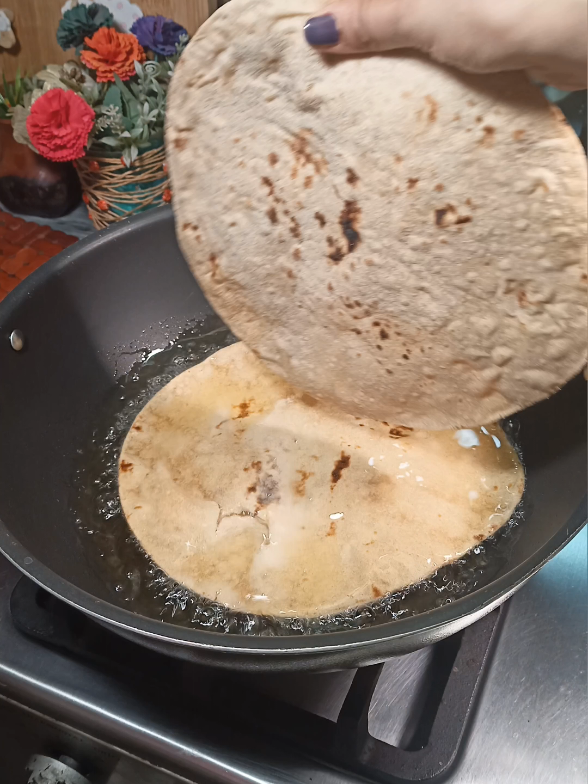 Raat Ki Bachi Hui Roti Se Banaen Shahi Recipe RotiDessert #leftoverrotirecipe #shahirecipe  #sohanhalwa  #desimithai  #WinterSpecialSweet 