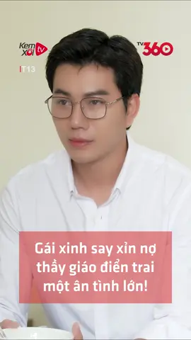 Gái xinh say xỉn nợ thầy giáo điển trai một ân tình lớn! #Namayquennoiloitambiet #KemXoiTV #DramaKemXoiTV #TV360 #DanDauCuocChoi #CupTV360 #NUCxTV360 ----------------------------- Phim “Năm Ấy, Quên Nói Lời Tạm Biệt” phát sóng định kỳ vào 19h30 &19h35 hàng ngày trên các nền tảng Kem Xôi TV (Fanpage, Youtube, Tiktok). Tất cả nội dung trong video là dàn dựng mang mục đích giải trí và được trích từ phim: Năm Ấy, Quên Nói Lời Tạm Biệt