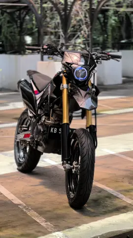 musim hujan harus tetep kinclong🕺🏻🕺🏻 #padahariini #crf150supermoto #biledcrf #4u #supermoto 