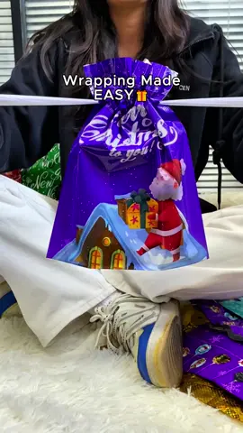 Drawstring gift bags are a fast, reusable alternative that still look professionally wrapped.#GiftHack #Christmas2025 #christmasgiftbags #EasyGiftWrap #reusablebags 
