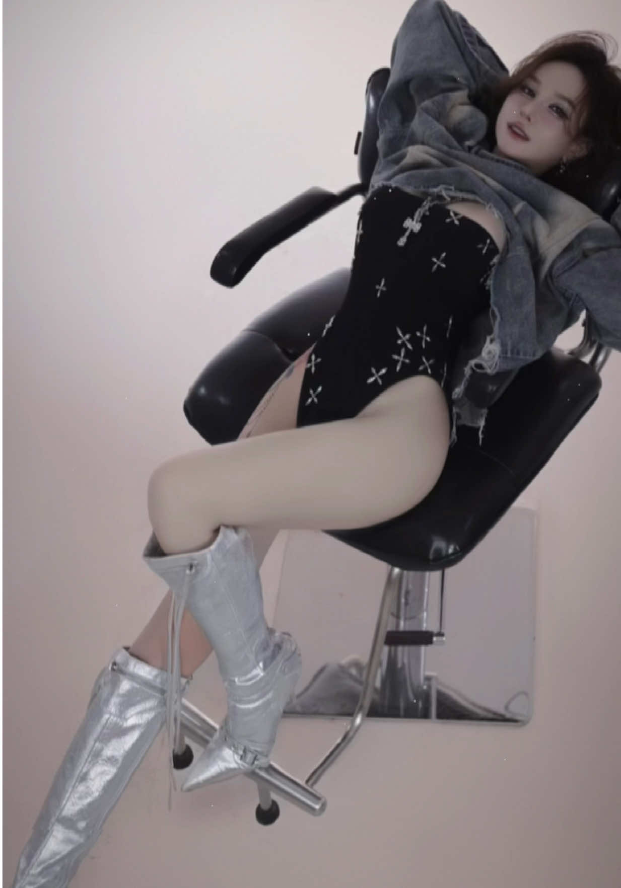 Tóp 10 bộ phim không có cảnh yêu đương =>  Top 1 : Cuộc đời bạn 🤷🏿‍♀️