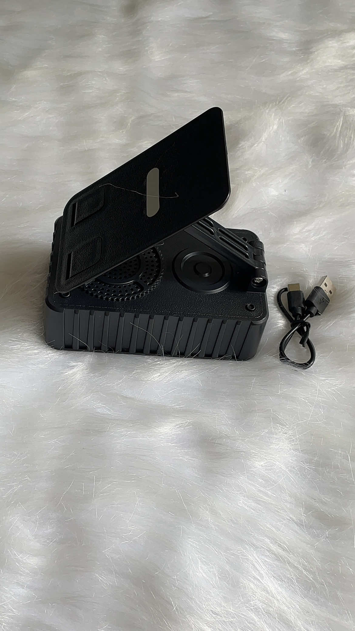 Speaker besar susah bawa ke mana-mana. Guna yang mini ni ja guys 😍✨ #speakerbluetooth #speakermini #speakerwithphonestand #fyp 