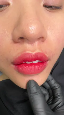 Phun môi chính là “vũ khí” giúp bạn đẹp tự nhiên mỗi ngày — không cần son, không mất thời gian, mà lúc nào cũng rạng rỡ.#khuthammoi #chanmayhairstrokes #MôiĐẹpTựNhiên 