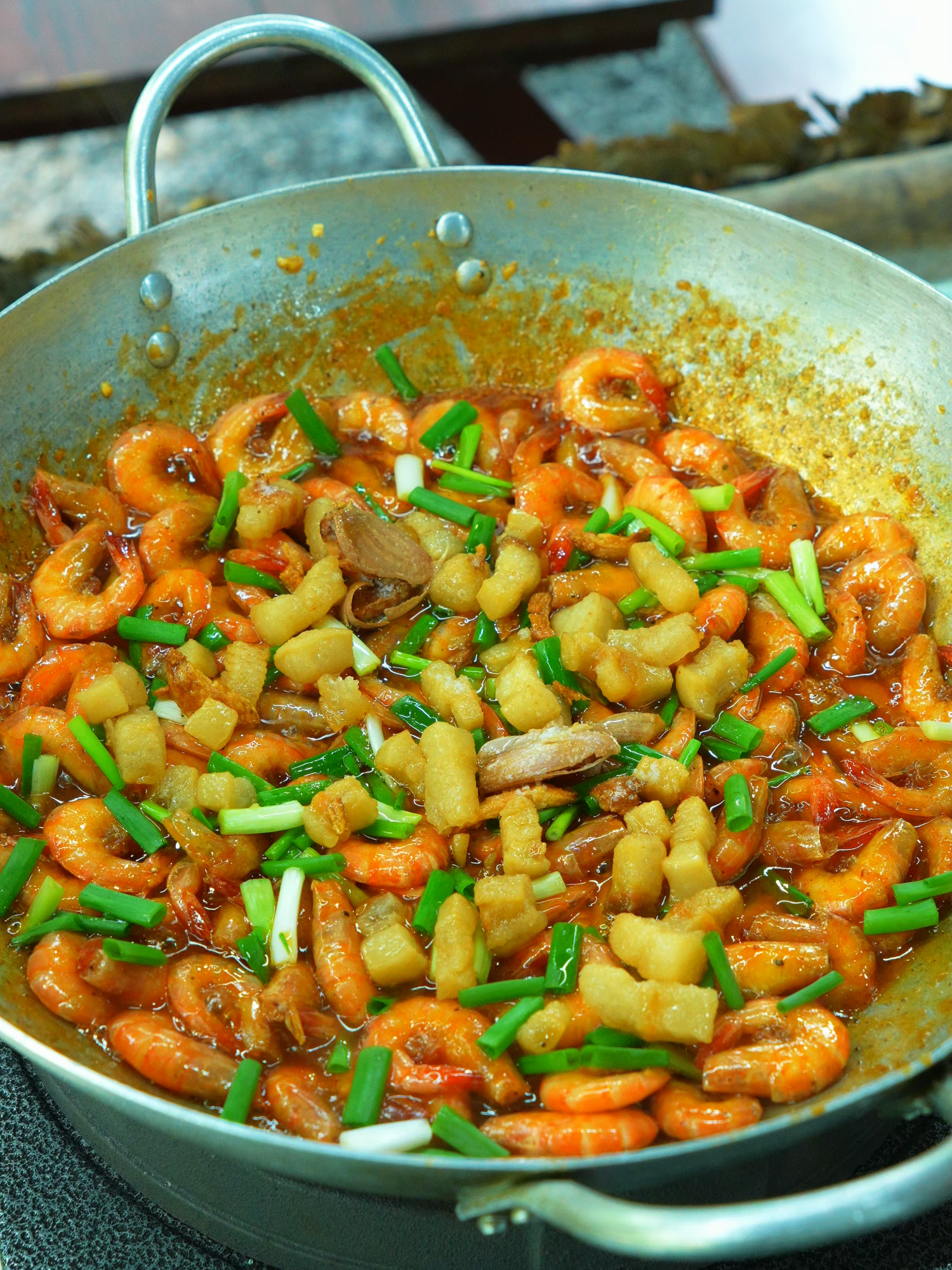 Cơm nhà 3 món: Tép đất rim, Thác lác chiên lá lốt, Canh ngót thác lác  #vanmonngonbungvi #TrulyVietnameseFlavor  #No1FishSauceManufacturerinVietnam #ChinsuFishSauce #bepkhoinhabao