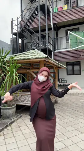 Bumil ikutan dcnya tp versi pelan yaa hihi || dc @alisa #gurusenibudaya #gurusenitari 