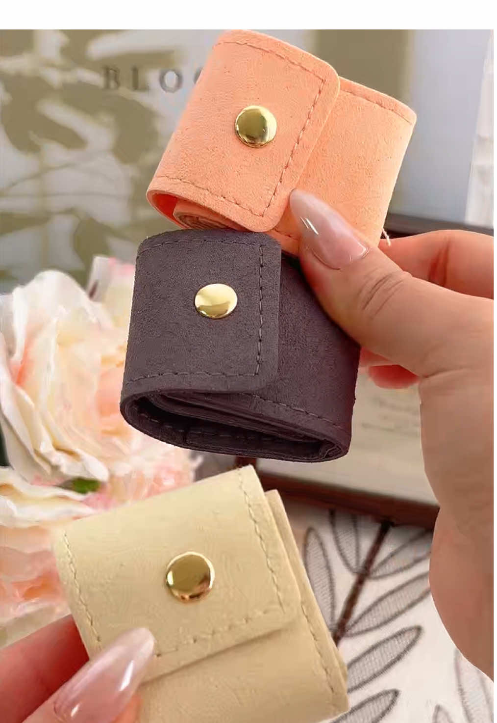 The cutest tiniest traveling jewelry bag😊💕☺️#minibag #jewelrybox #fashionfinds #travellife #viralvideo 