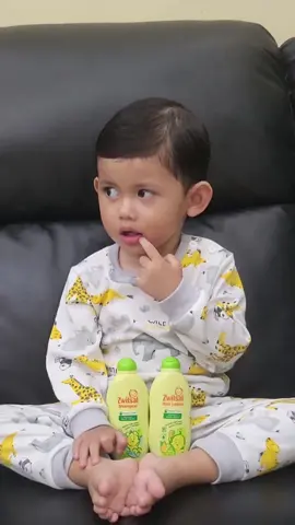 Ingin punya rambut lebat kayak anakku? Aku udh punya solusinya nih sesuai dengan pengalamanku😉 Akuu selalu pakai Haircare dari Zwitsal @zwitsal_id lohh, karna terbukti dapat membuat rambut lebih dalam 2 minggu serta terdapat juga kandungan yang bagus nihh utk menumbuhkan rambut yaitu dengan adanya Aloe Vera, Kemiri dan Seledri. So, moms jangan asal pilih Haircare ya kalo mau rambut anak kalian tumbuh lebat dan sehat! 😘  #2langkahrambutlebat  #zwitsal #HairCareTips #haircareroutine #checkoutnow🛒🛒✅ 