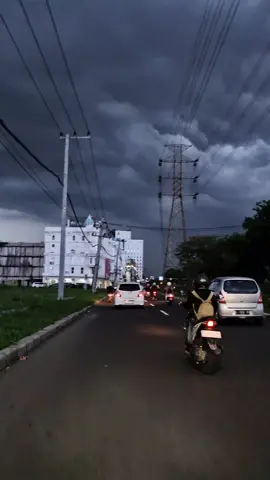 Mendung sby ☠️ #surabaya #mendung #hujan 