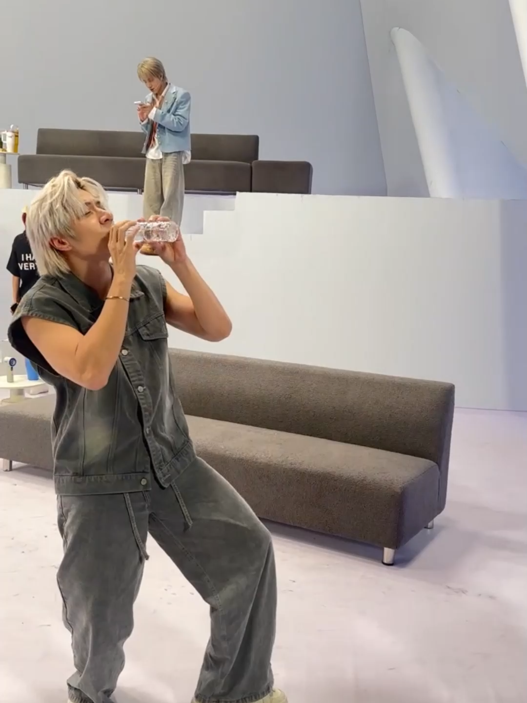 Vi vu thổi sáo thì bắt gặp @phamdinhthaingan có hành động gì lạ lắm 🤡 #buiduyngoc #phamdinhthaingan #anhtraisayhi2025 #anhtraisayhi