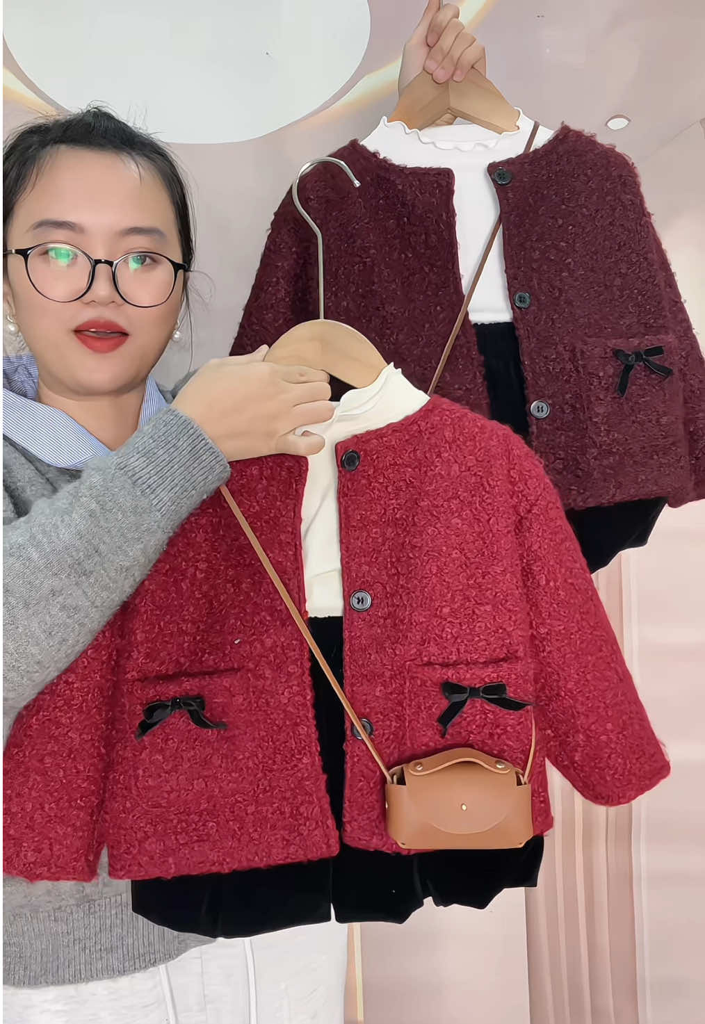 Set 2 món áo dạ kèm quần bí nhung cho bé đi chơi noel #dautaybabykids #xuhuongtiktok #thoitrangtreem #bothudongbegai  @DÂU BABY KIDS  @DÂU BABY KIDS  @DÂU BABY KIDS 