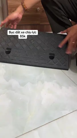 Bục dắt xe thuận tiện cho việc dẫn xe lên bậc cấp ở nhà.B