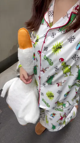 So cute pjs 💛🤍💚look at the price 💚🤍#christmaspjs #pajamajam #sleepwear #blackfriday #tiktokmademebuylt 