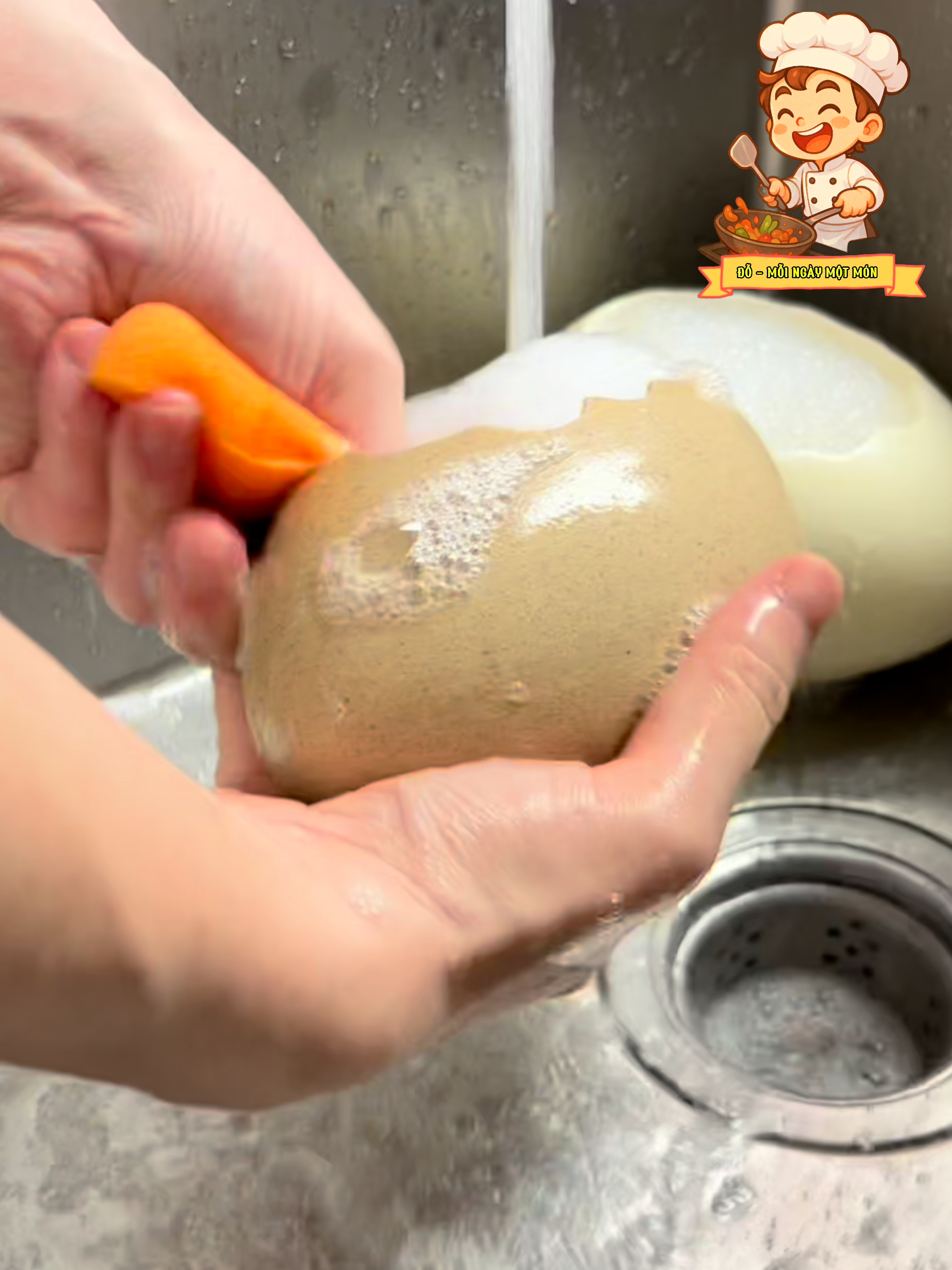 Chiếc bát gốm hình vỏ trứng nhìn vừa độc lạ vừa đáng yêu vô cùng. Đi kèm còn có miếng lót hình tổ chim, đặt lên là nhìn mê ngay. Đúng kiểu món đồ nhỏ nhưng làm góc bếp thêm xinh và dùng cũng thích nữa! #ĐỗMỗiNgàyMộtMón #ĐồDùngNhàBếp #GócBếpXinh #ĐồGốmĐẹp