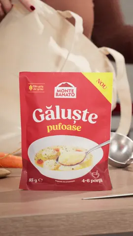 Sigur mulți dintre voi ați trecut prin „aventura” găluștelor de griș pentru supă. Ba ies prea tari, ba prea moi, ba se destramă complet... Așa eram și eu, până am descoperit găluștele Monte Banato. Ce îmi place la ele? Sunt făcute doar din griș de grâu și ouă, nimic complicat, nimic în plus. Se pun direct în supă, fierb 2-3 minute, apoi le lași încă 10 minute sub capac. Atât.  Într-un sfert de oră, am supa gata și 4-6 porții de găluște pufoase, cu gust autentic, fără bătăi de cap. Chiar vă recomand să le încercați! Monte Banato a lansat un produs unic pe piața din România și... sincer, după ce le testați, o să mă înțelegeți.   @Monte Banato @BUZZStore  #MegaBUZZ_MonteBanato #BuniApproved #GalusteMonteBanato 
