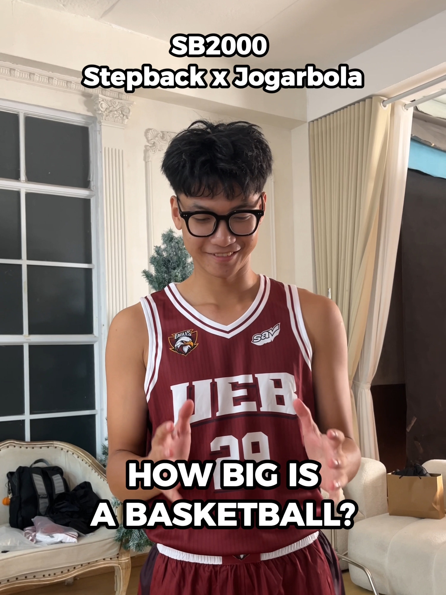 Kiểm tra nhanh cảm nhận size bóng của anh em Đại Bàng  #uebeagles #ueb #nuc #nuc2025 #StepbackVN