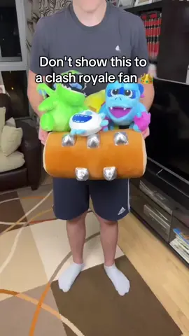 I warned you not to show it to him 🤐 #clashroyale  #logbait  #plushies 