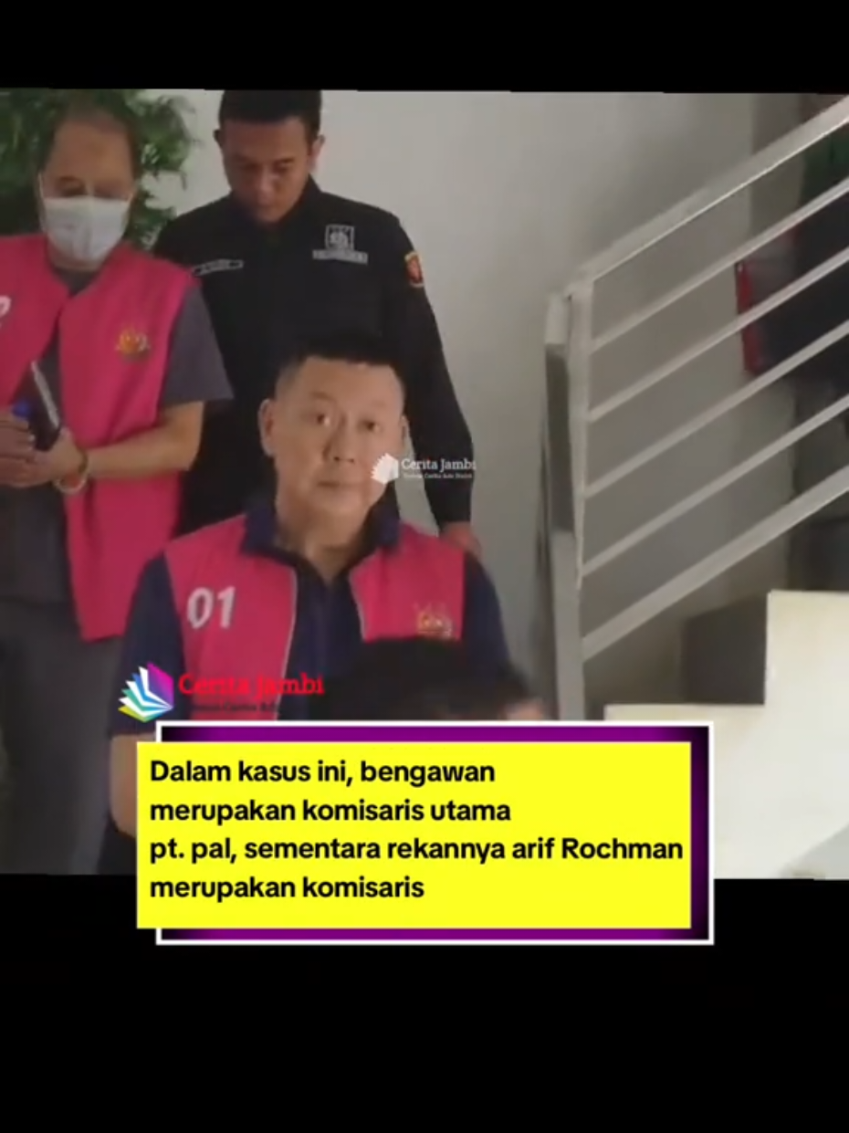 Dua Komisaris PT PAL—Bengawan Kamto dan Arif Rocham—resmi ditahan Kejari Jambi. Keduanya diduga terlibat korupsi fasilitas kredit BNI tahun 2018–2019 yang bikin negara rugi sampai 105 miliar rupiah. Berkas sudah lengkap, kasus segera masuk persidangan. Babak baru pengungkapan korupsi besar ini dimulai #ceritajambi #bni  #korupsi #viral #fypage 