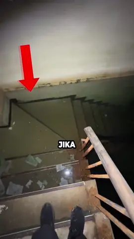 Jangan pernah menyentuh air di tempat seperti ini 😱 #fyp #foryou #foryoupage #air #bakteri 