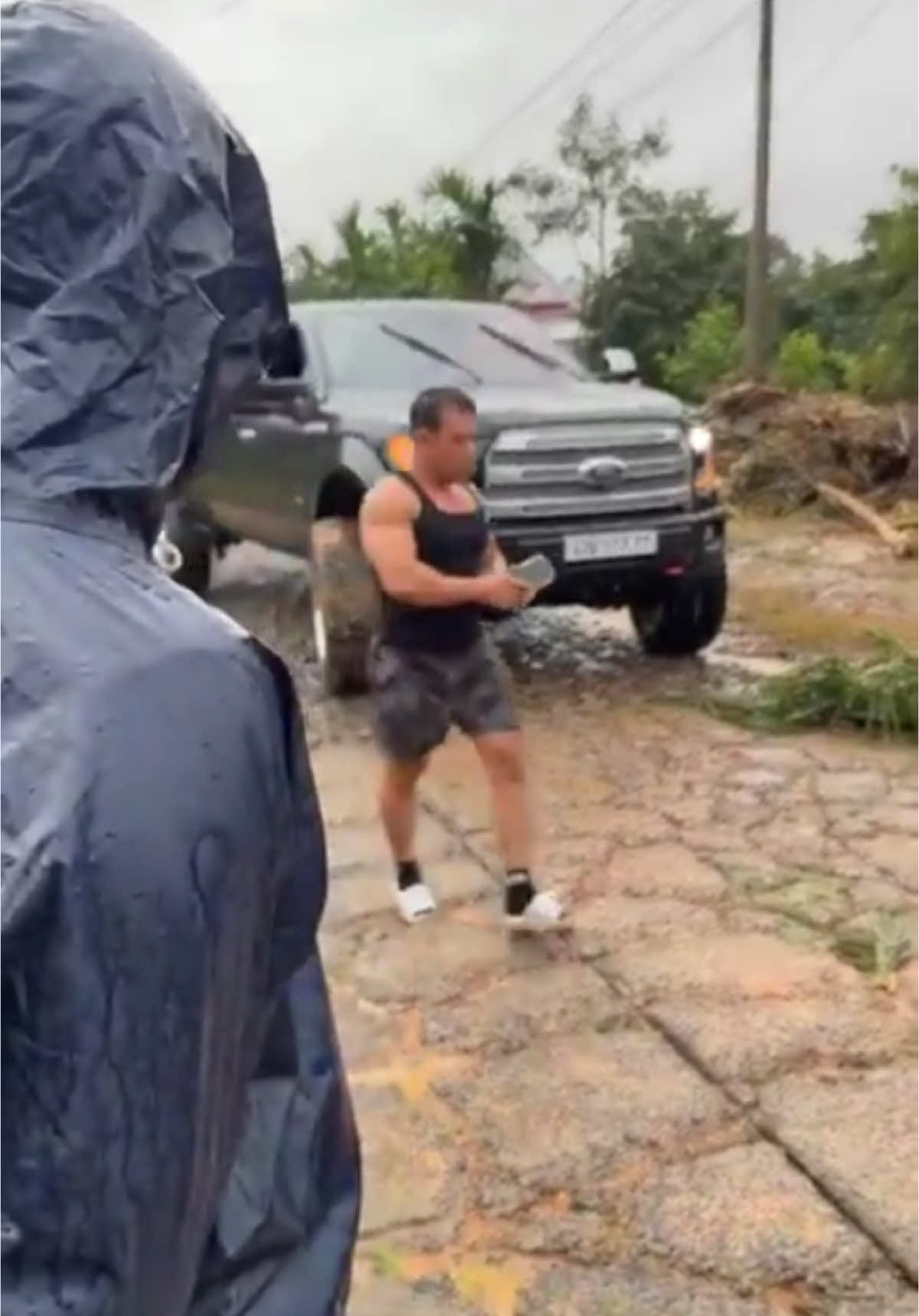 a Bắp đã đến vùng bị cô lập để hổ trợ bà con #lụtmiềntrung #lũlụt #krongbongdaklak #yangmao #47daklak #bapkimochi 