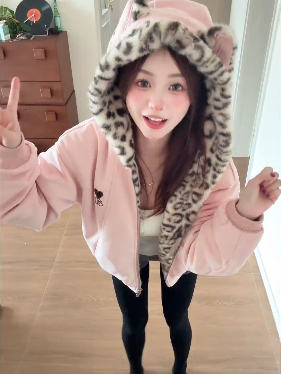 宝宝~给你们看看开心的我 Baby~ Let me show you the happy me. #李兜兜 #川渝女生 #廚娘 #甜妹 #dance #dou57dou #doudn #douuod57 #doudou #fyp #foryou #for #foryoupagе #or #snowwhite #tiktokshop