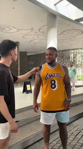 Surprising the captain in Tongan 🇹🇴❤️ . Thank you @_afb95 for the opportunity 🇹🇴🏉 . Tongan is a language spoken in 3 main islands located  the South Pacific Ocean by approximately 187,000 people. There is a significant diaspora community in New Zealand and Australia 🇳🇿🇦🇺