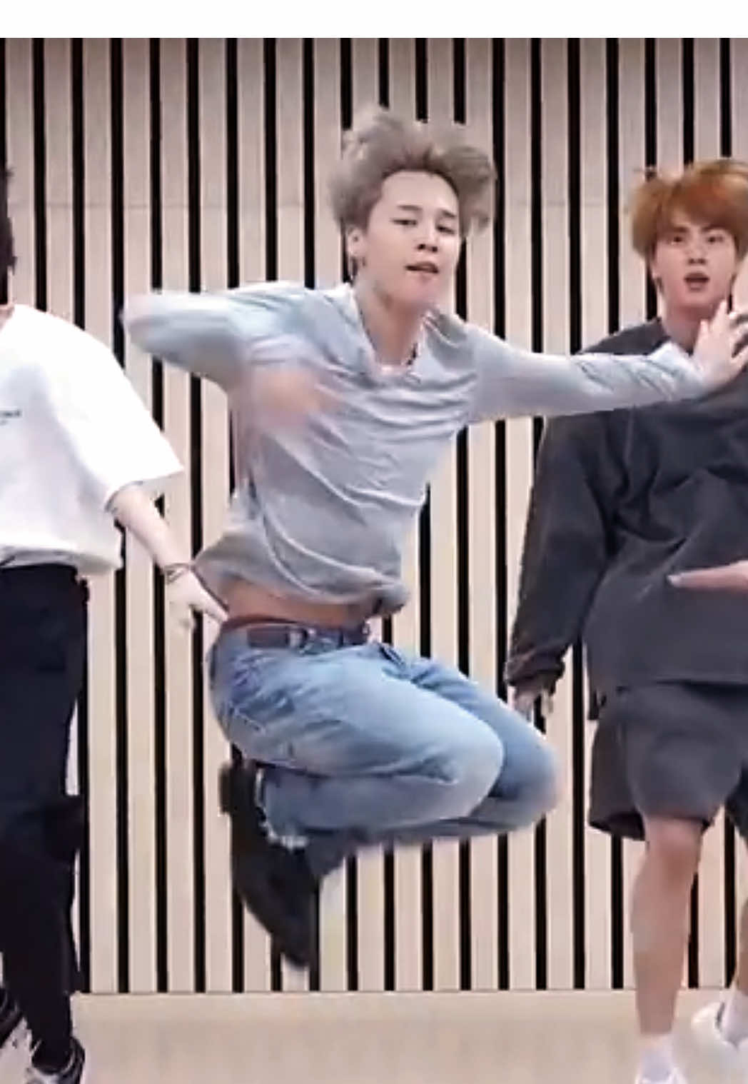 ✨Where we looking at the whole time & which part is your favourite? ☺️ BTS Dynamite Dance Practice Jimin Focus ~ 💜💛 ⁣ Jimin - BTS Dynamite Dance Practice BTS Dynamite Choreography Dance Practice Jimin Dynamite Dance Choreography Practice BTS Dance Practice Behind Bangtantv Jimin Dynamite Dance Practice Jimin Disco Overload BTS Dynamite Choreography BTS Dance Practice Hot Jimin Handsome Jimin Pretty Jimin Sexy Dance Jimin Hot Dance Prince Jimin Eyes Jimin Siren Eyes Jimin Clips Iconic Jimin Dance Studio Practice BTS Grey Hair Jimin Dynamite Era Jimin Smile Expressions Jimin Duality Jimin Bias Jimin Stick Tongue Out  ⁣ ⁣ #jimin #jiminbts #jiminie #jiminedit #parkjimin 