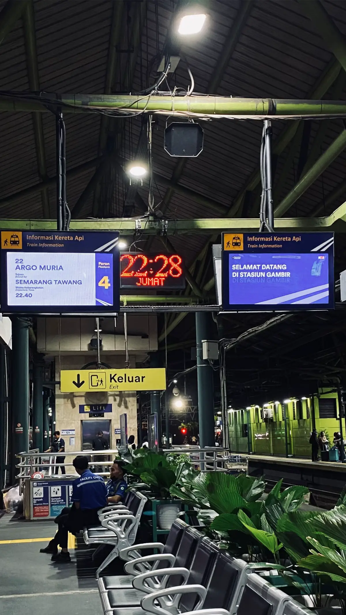 #railfansoftiktok #kai121 #keretaapiindonesia #fyp #paprandom 