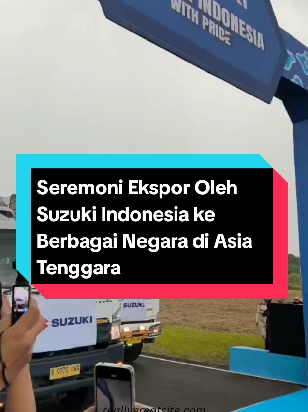 Hari ini, Suzuki Indonesia melepas Fronx, Satria Pro, dan Satria F150 ke pasar ekspor. Seremoni pelepasan ekspor ini dilakukan di pabrik Suzuki di Cikarang, Jawa Barat. Kendaraan tersebut diekspor ke negara-negara di Asia Tenggara. #suzukiindonesia #seremoni 