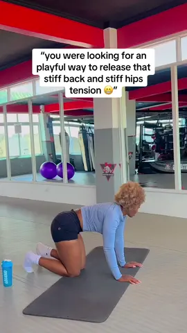 3 minutes only and your back and hips will thank you!!!.. plus your favorite song 💃