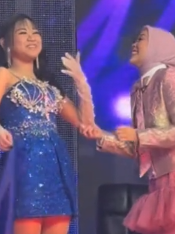 Selalu kompak emak sama anak bikin gemes😂#da7indosiar #aprilda7 #april #indosiar #fyp @APINGG @Selfi Yamma 