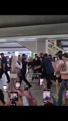 a lot of sweet porridge = tianzhou (yiran’s fan)  went to welcome him today 😭 so proud of our home💕 #ZHOUYIRAN 