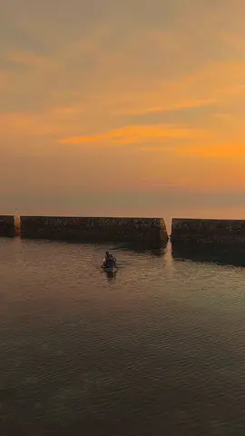 18.11.25 𝘵𝘦𝘳𝘭𝘢𝘭𝘶 𝘴𝘦𝘳𝘶𝘩 𝘮𝘦𝘭𝘪𝘩𝘢𝘵 𝘢𝘯𝘢𝘬-𝘢𝘯𝘢𝘬 𝘺𝘨 𝘩𝘪𝘥𝘶𝘱𝘯𝘺𝘢 𝘴𝘶𝘥𝘢𝘩 𝘥𝘪 𝘴𝘶𝘴𝘶𝘯 𝘳𝘢𝘱𝘪 𝘰𝘭𝘦𝘩 𝘰𝘳𝘢𝘯𝘨 𝘵𝘶𝘢𝘯𝘺𝘢 𝘵𝘢𝘯𝘱𝘢 𝘴𝘪𝘣𝘶𝘬 𝘮𝘦𝘯𝘤𝘢𝘳𝘪 𝘫𝘢𝘭𝘢𝘯𝘯𝘺𝘢 𝘴𝘦𝘯𝘥𝘪𝘳𝘪. #𝙎𝙪𝙣𝙨𝙚𝙩#𝙬𝙖𝙘𝙪𝙖𝙖𝙩𝙖#𝙗𝙖𝙗𝙖𝙡𝙖