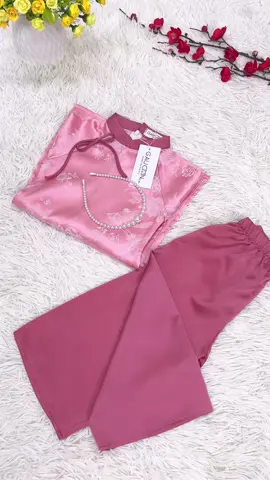 Áo dài cho bé diện Tết 2026. Tặng kèm bờm Ngọc cho bé #xuhuong #aodailuachobe #aodaitet2026 #mevabe #quanaotreem  @Su Sữa Kids 