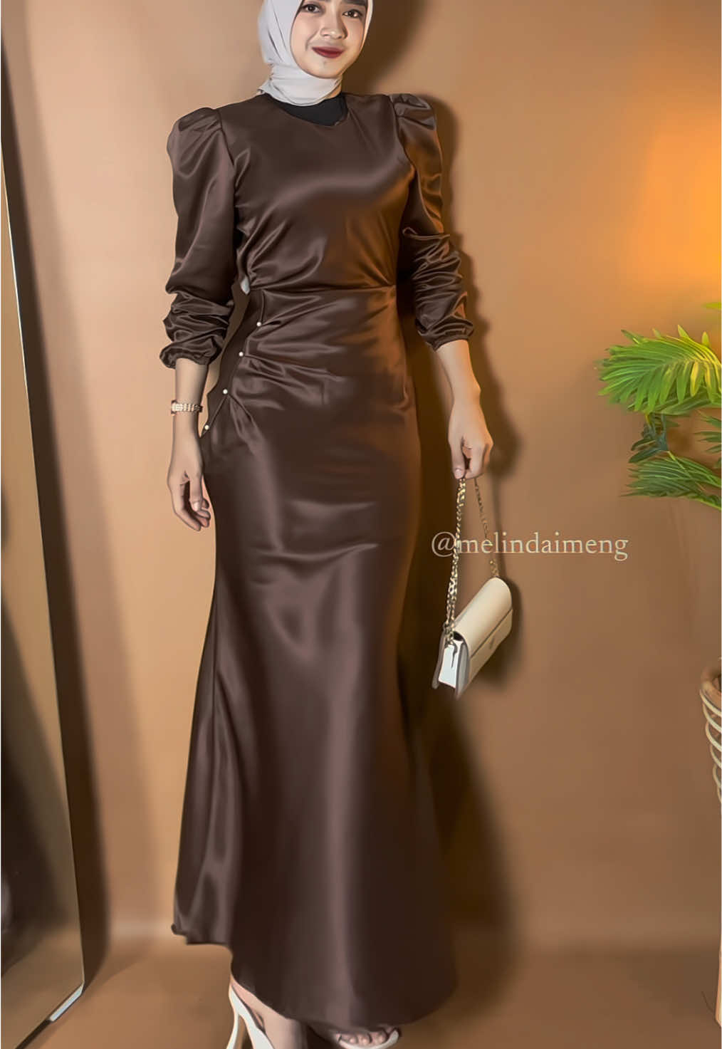 Cantiikkk bgt dress nya 💗 #dress #dresskondangan #dresssatin #bajukondangan #trending 