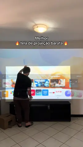Melhor tela de projeção barata, 50 conto com super qualidade! #projetor #bettdow #teladeprojecao @Bettdow. 
