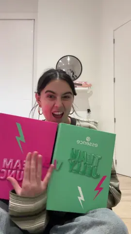 publi. definitivamente soy #teamjelly 💧✨ amando estas texturas de @essence.cosmetics 😍 #makebeautyfun