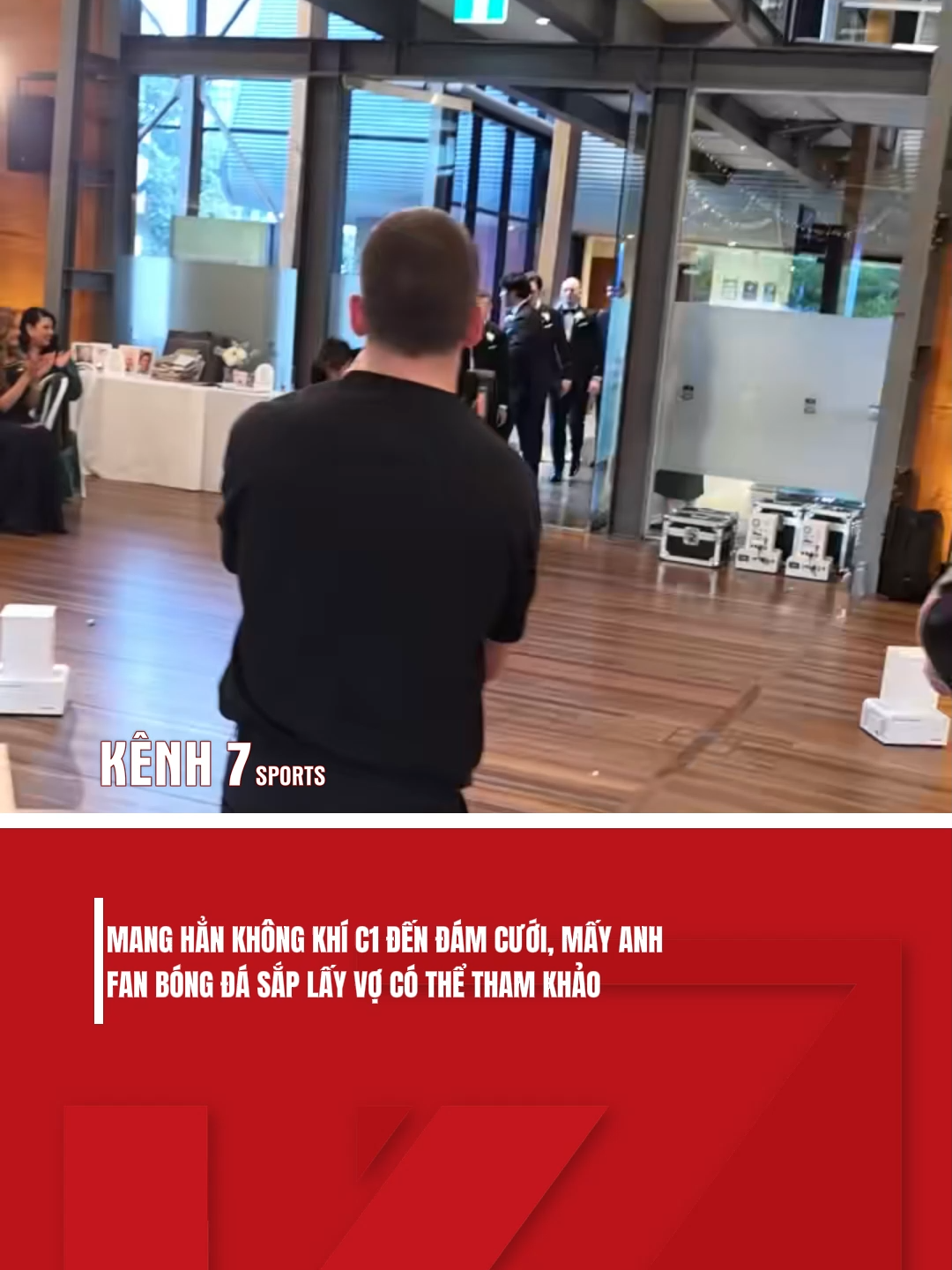 Mang hẳn không khí C1 đến đám cưới, mấy anh fan bóng đá sắp lấy vợ có thể tham khảo#metamultimedia #kenh7sports #mytv #bongda7nguoi #SportsOnTikTok