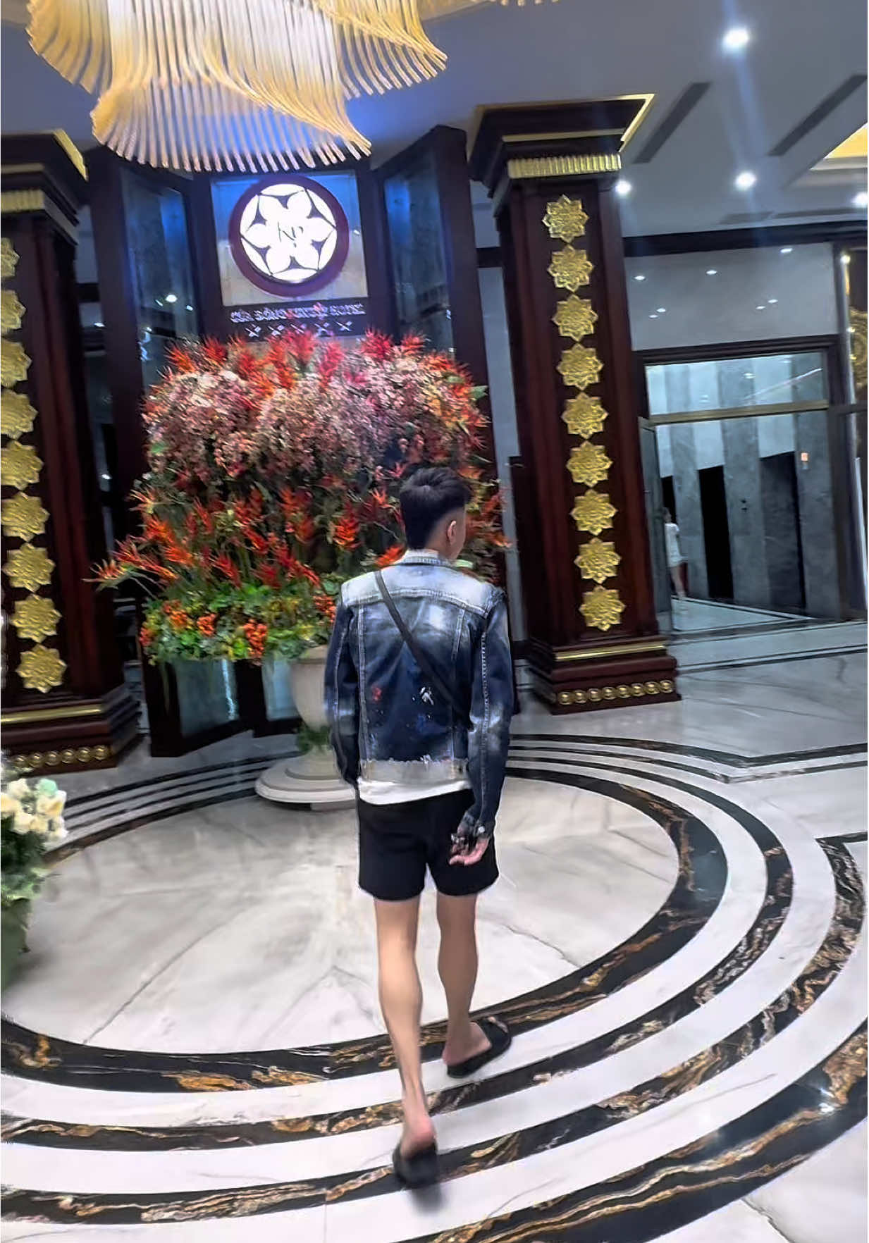 Bản nhạc đời anh là những nốt trầm Trong đó có nốt lần này phải quên em..!